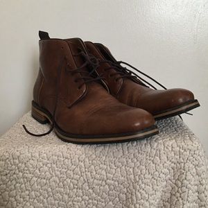 APT. 9 chukka boots